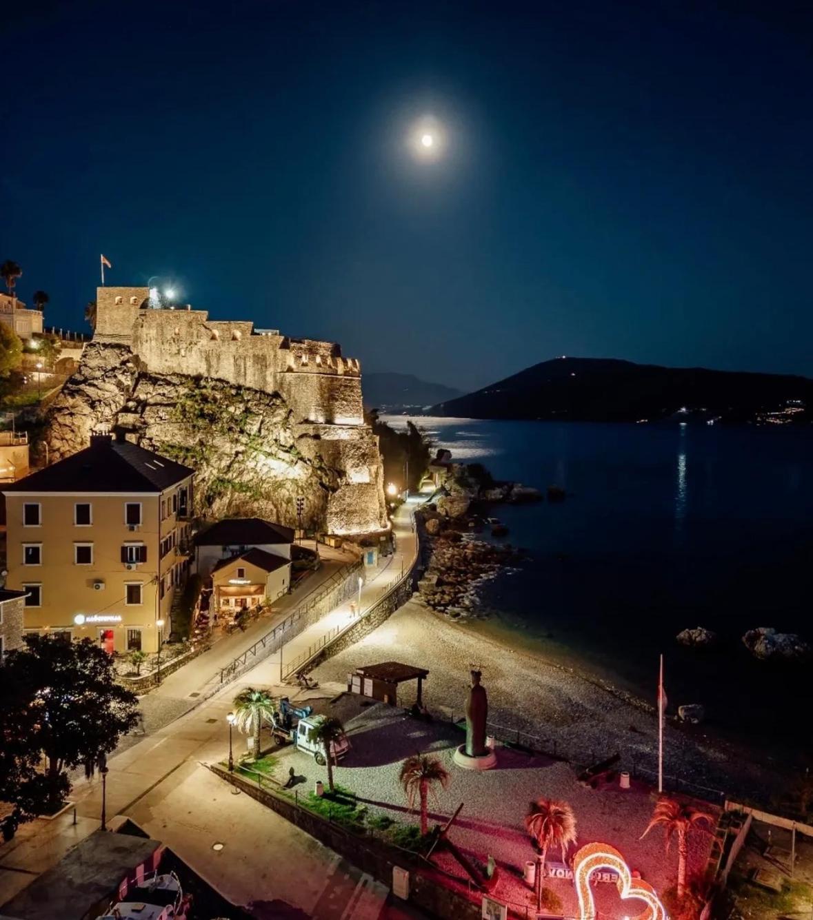 City Port Apartment ヘルツェグ・ノヴィ エクステリア 写真